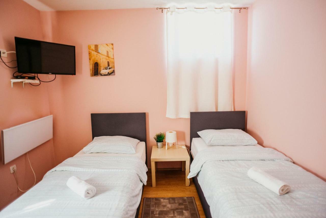 Guest House Sv. Nikola Dugo Selo Eksteriør bilde